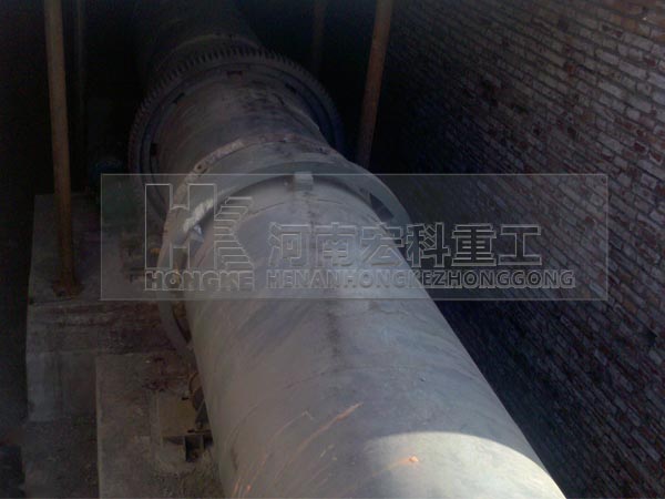 新疆哈密雙段陶?；剞D(zhuǎn)窯生產(chǎn)現(xiàn)場(chǎng)